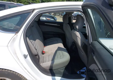 2016 Ford Fusion S z USA, uszkodzony, nr VIN 1FA6P0G77G5135990